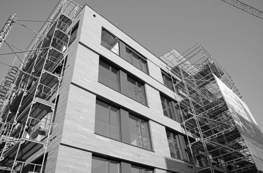 Das Gebäude Churerstrasse 54 in Pfäffikon SZ enthüllt sein Kleid